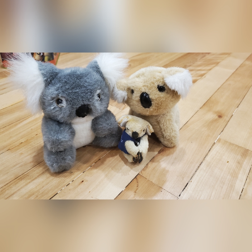 **FREE with any purchase!**Mini Koala toy lot - Picture 1 of 3
